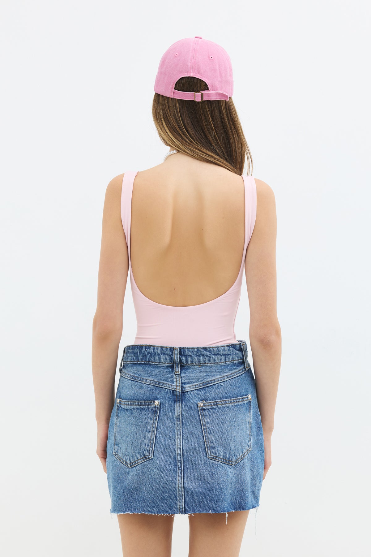 Düşük Sırt Detaylı Düz Formlu Body