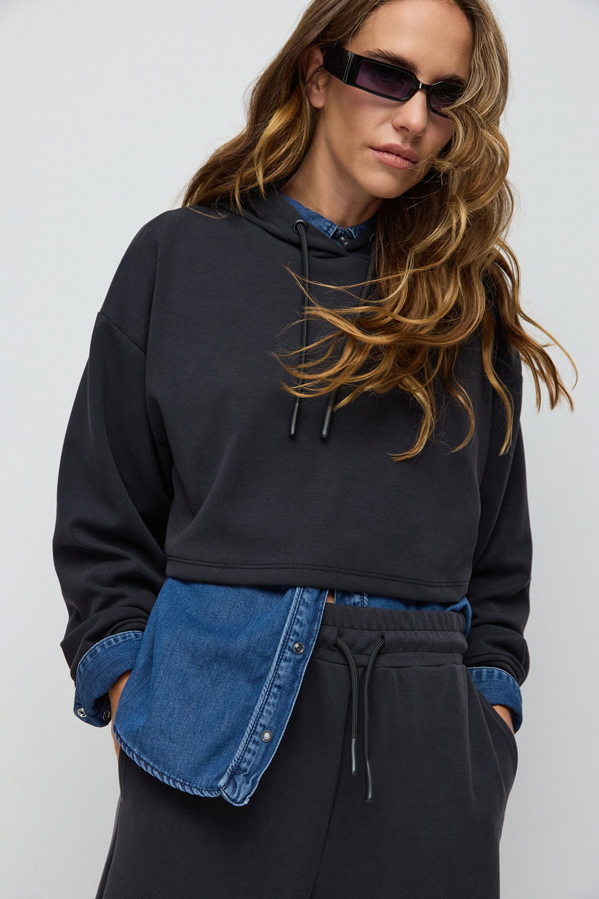 Yumuşak Dokulu Kapüşonlu Crop Sweatshirt