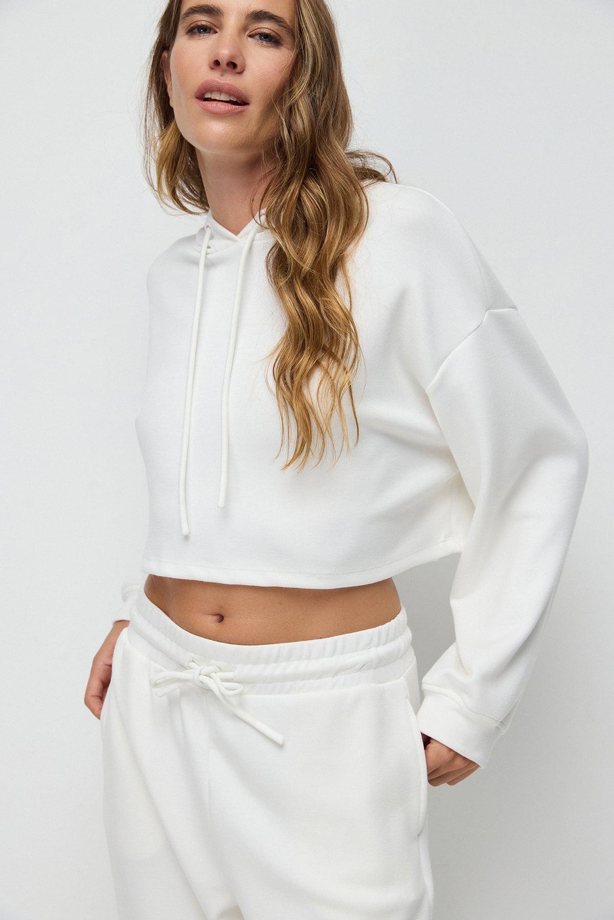 Yumuşak Dokulu Kapüşonlu Crop Sweatshirt