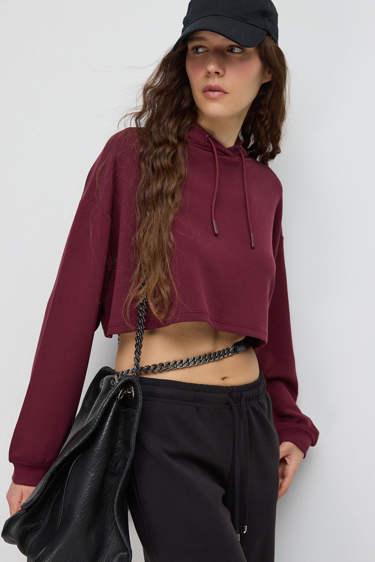 Yumuşak Dokulu Kapüşonlu Crop Sweatshirt