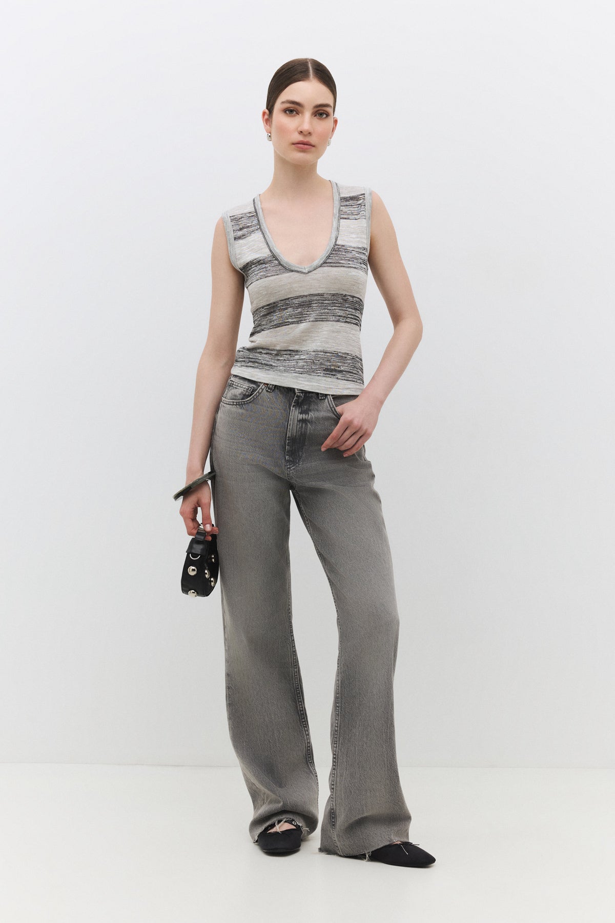 Gri Çizgili V Yaka Kolsuz Slim Fit Top