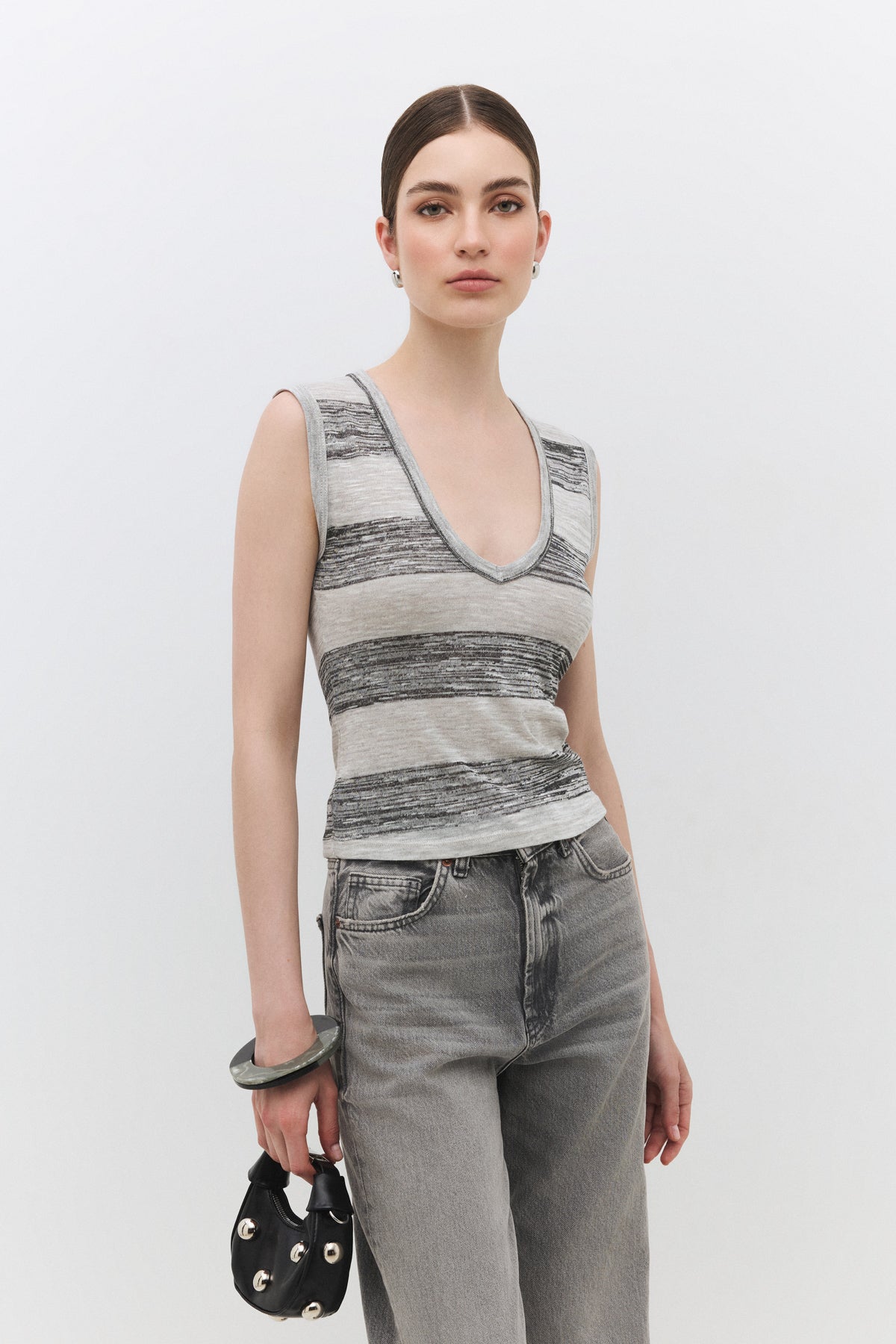 Gri Çizgili V Yaka Kolsuz Slim Fit Top