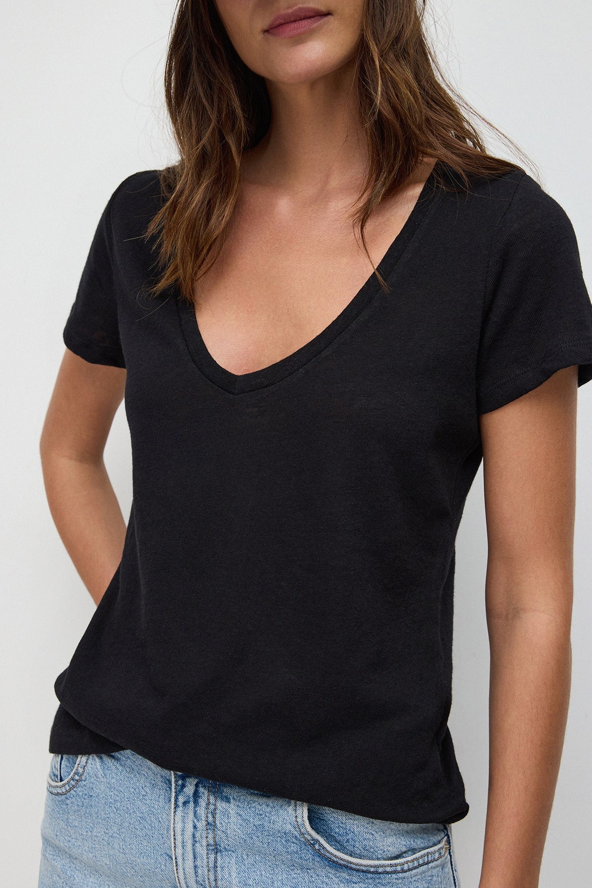 V Yaka Keten Basic T-shirt